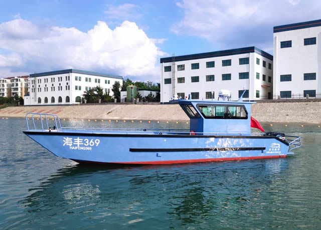 11 m working transport boat